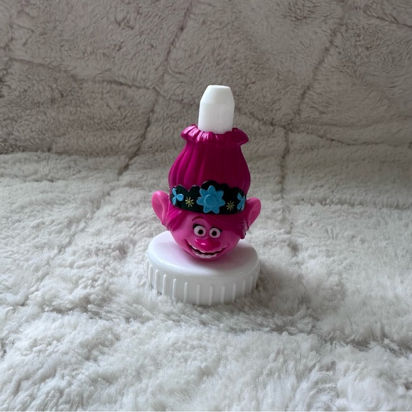 Good2Grow | Trolls World Tour "Queen Poppy" Sprouts Topper - Picture 2 of 9